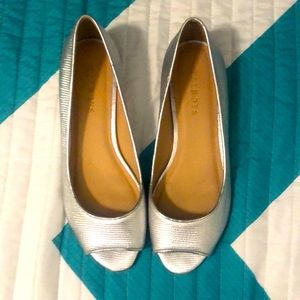 Talbots 8.5 M silver flats